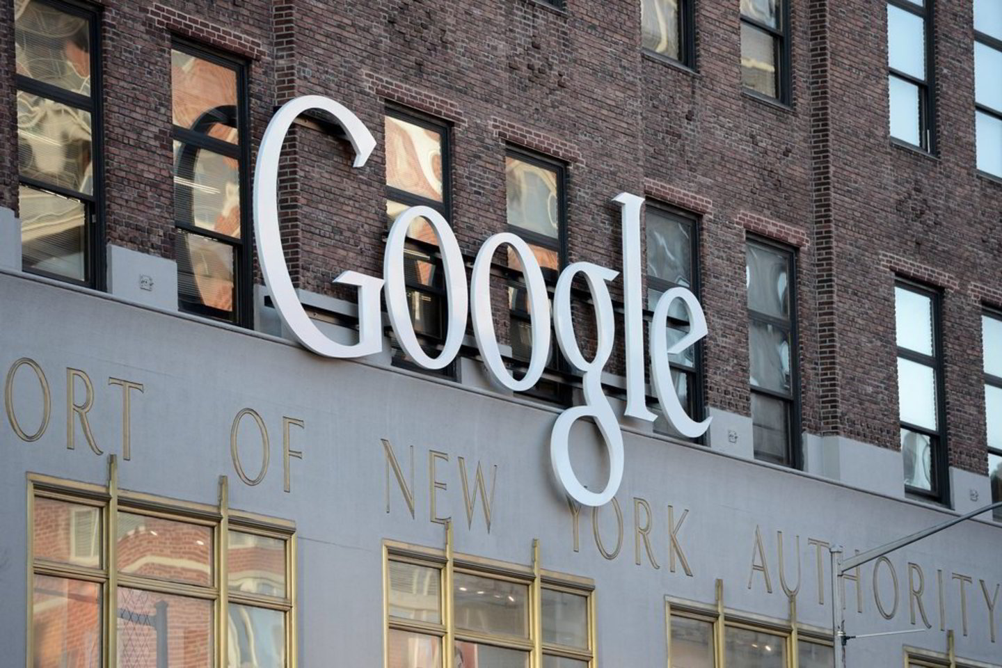 Privačių lėktuvų oro uoste bus aptarnaujamos ir kitos kompanijos, kurios kol kas neskelbiamos. Ir vis dėlto pagrindinė naujojo oro uosto klientė bus „Google“.