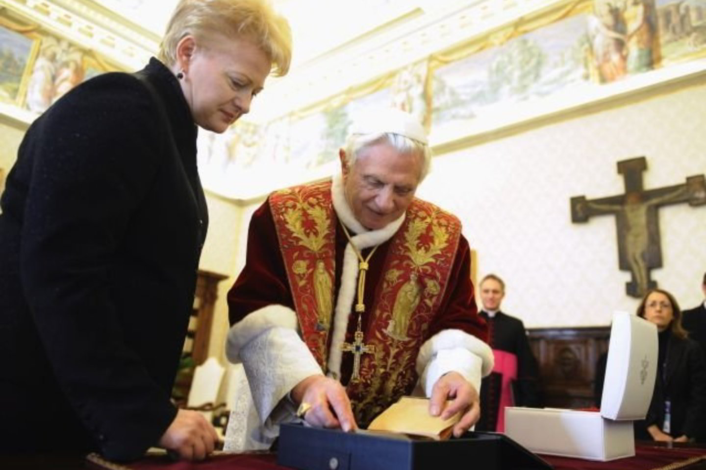 Popiežius Benediktas XVI per savo kadenciją buvo susitikęs ir su D. Grybauskaite.
