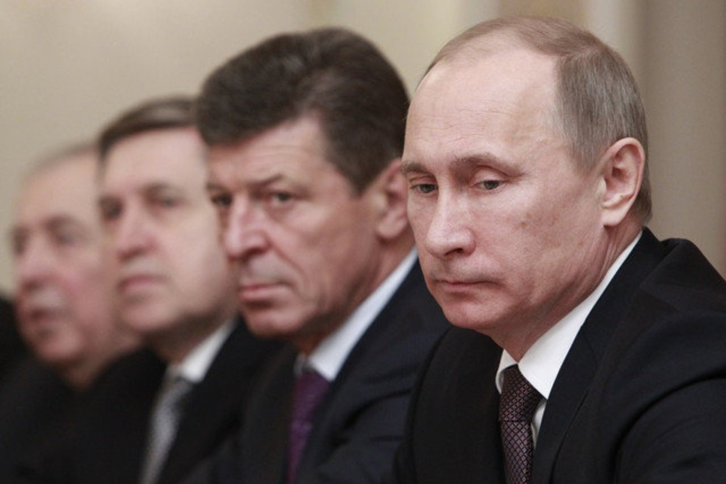 V. Putinas apie šią idėją pirmą kartą užsiminė sakydamas kalbą gruodžio mėnesį ir teigė, kad taip valstybės pareigūnai bus labiau atskaitingi visuomenei.