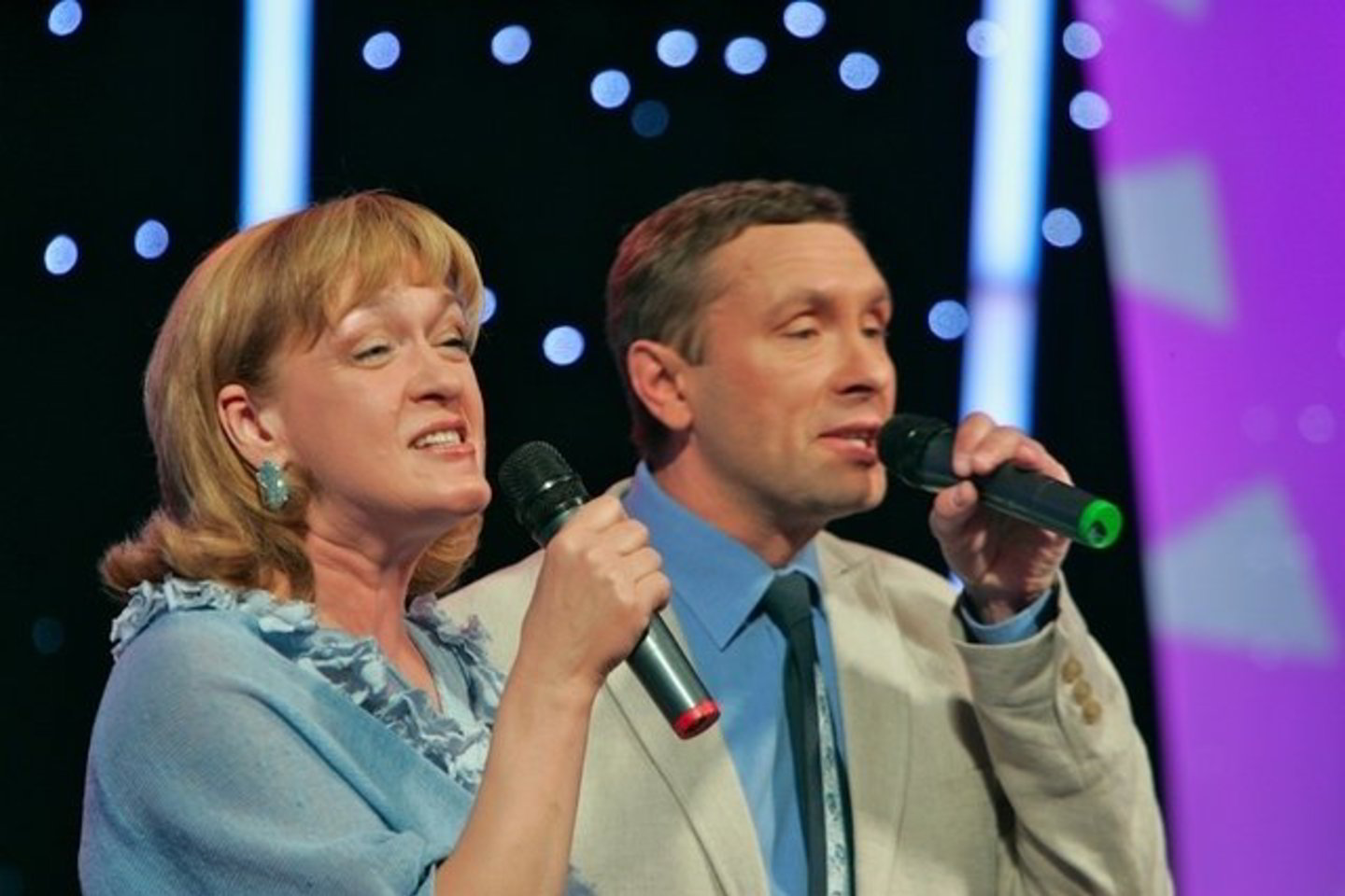 Aktorė K. Kazlauskaitė su triatlonininku V. Urbonu muzikiniame šou "Žvaigždžių duetai".