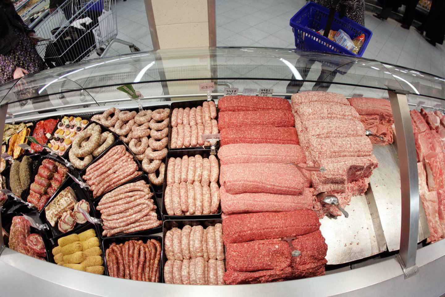 Anot Lietuvos prekybos įmonių asociacijos vykdančiojo direktoriaus Lauryno Vilimo, sustabdyti apsipirkimą kaimyninėje šalyje būtų galima sumažinus PVM mokestį šaldytai mėsai iki 5 proc.<br>V. Balkūnas