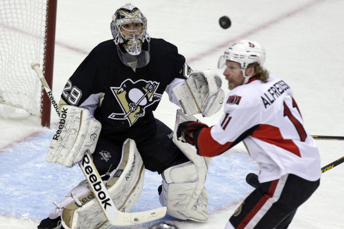 „Penguins“ - „Senators“.