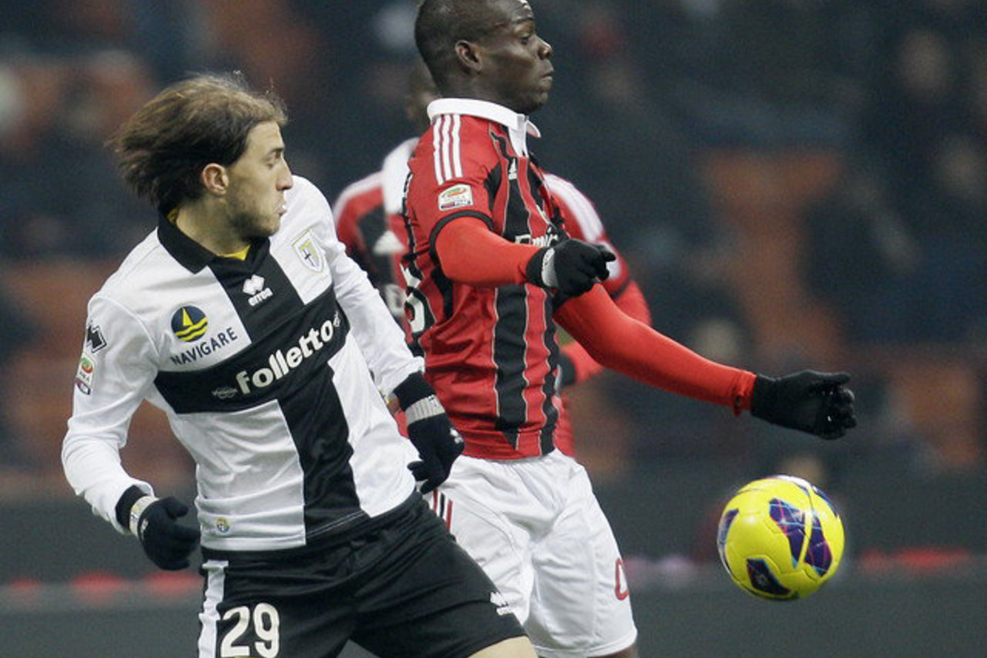M. Balotelli (dešinėje) įtvirtino Milano komandos pergalę.