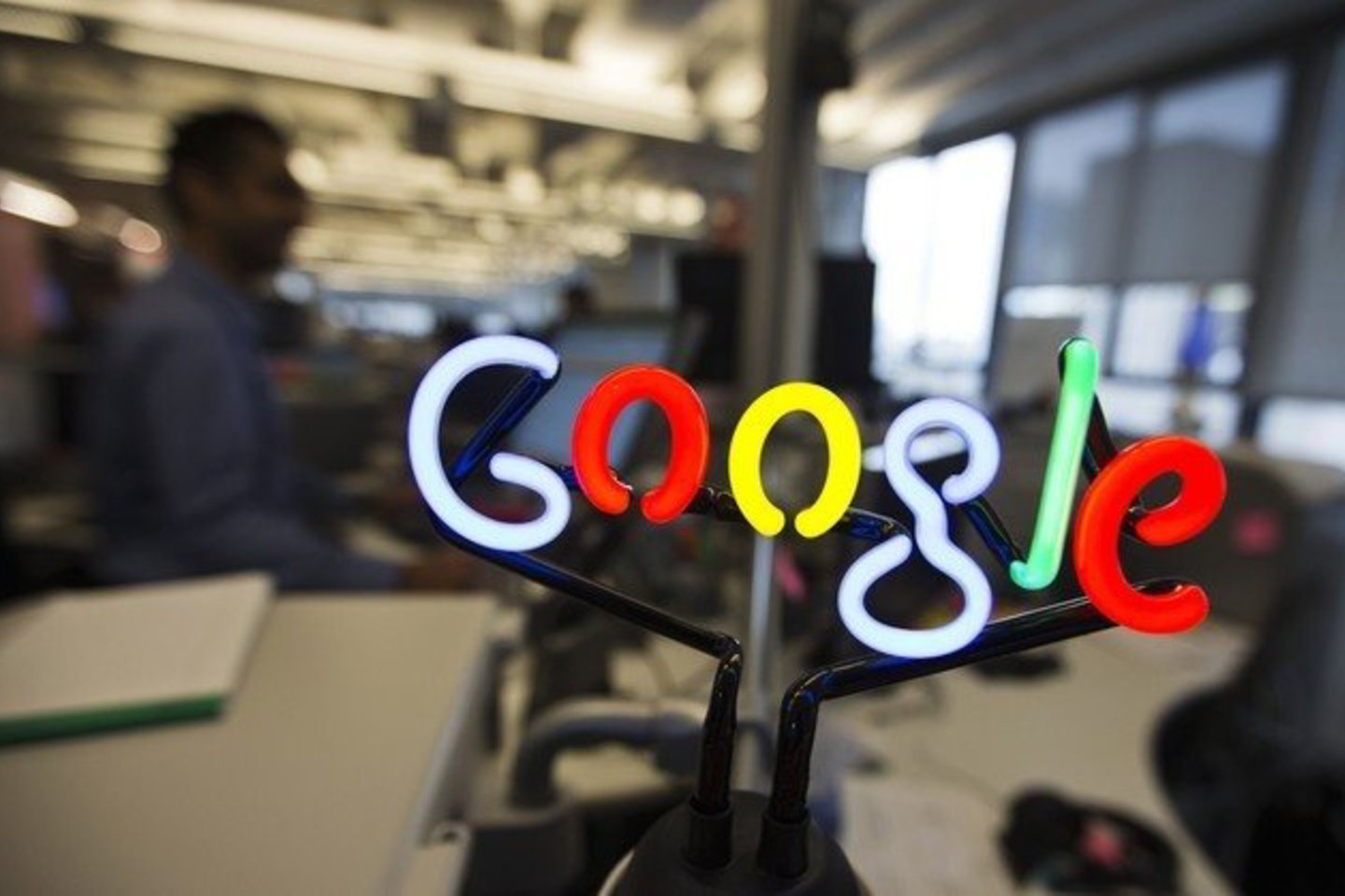Pasak patentų konsultanto Floriano Muellerio, tai pirmas kartas, kai „Google“ padavė į teismą kitą įmonę dėl savo patentų.