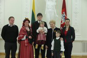 Vasario 16-osios proga - apdovanojimai ir Konstitucijos kūrėjui, ir alternatyvios muzikos atlikėjui