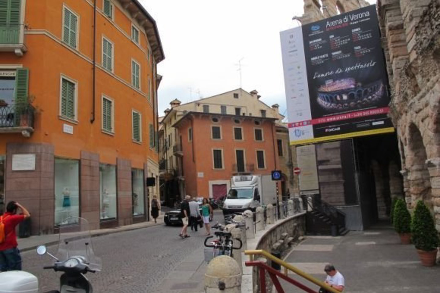 Verona – tiesiog romantiška atmosfera spindintis miestas.<br>flyout.lt