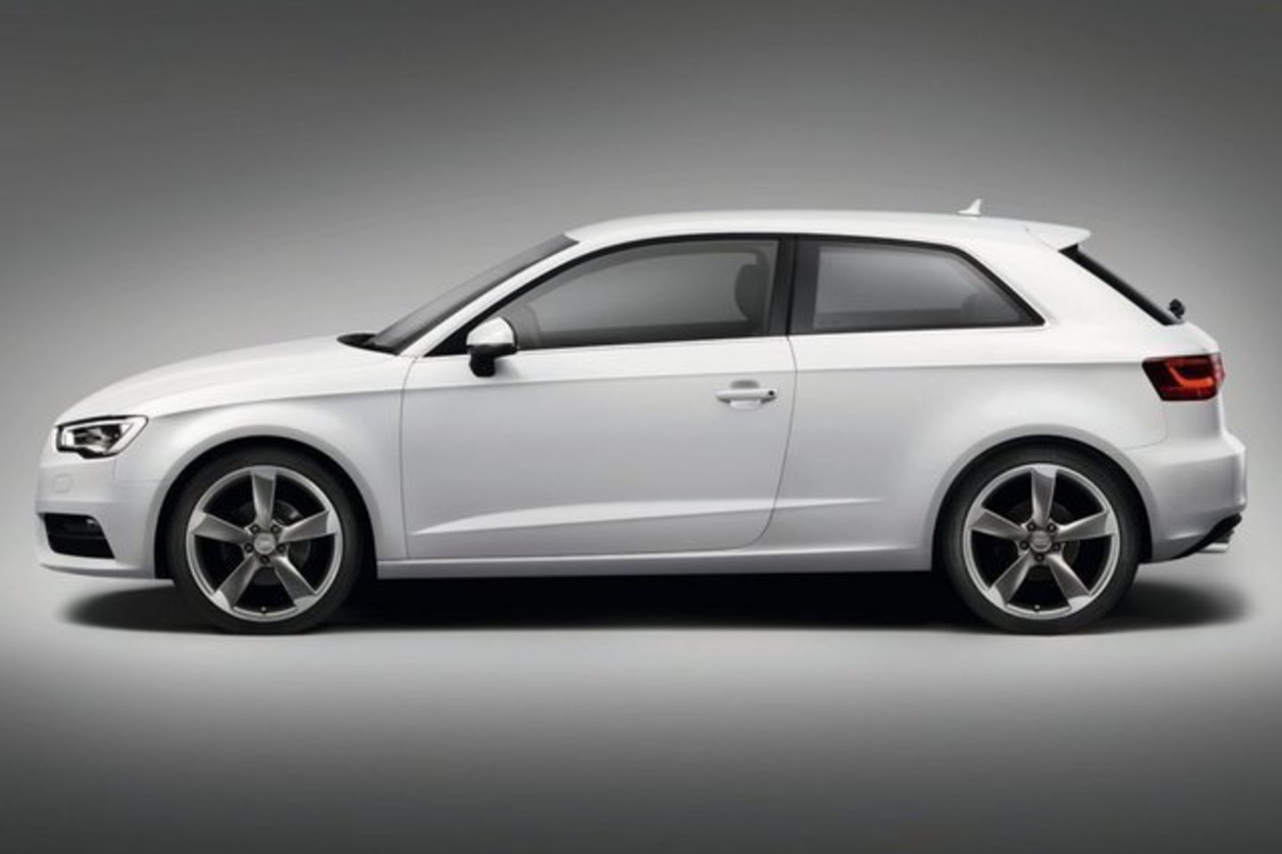 Dizaino forumo vertinimo komisija vienodai aukštai įvertino ir "Audi A3" automobilio kėbulo, ir salono dizainą