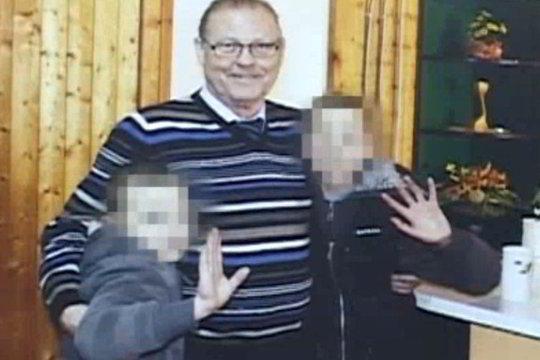 Globa prisidengę kariškis ir danas viliojo sunkiai gyvenančias motinas patikėti sūnus