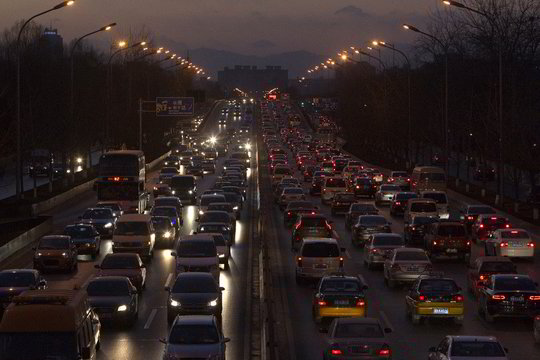 Prasidėjus pasaulinei „Žemės valandos“ akcijai milijonai žmonių išjungia šviesą