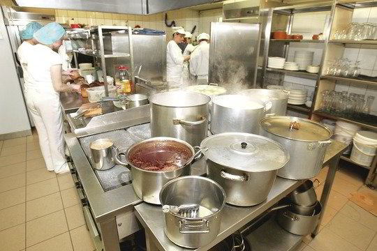 Bedarbių kvalifikacija - per menka būti virėjais ar barmenais