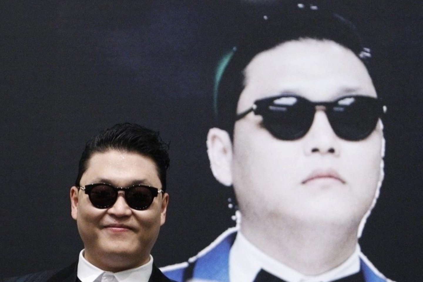 „Apie šokį negaliu pasakoti, bet jį žino visi korėjiečiai", - naująjį savo sumanymą kol kas mįslėmis gaubia Psy.<br>"Reuters"
