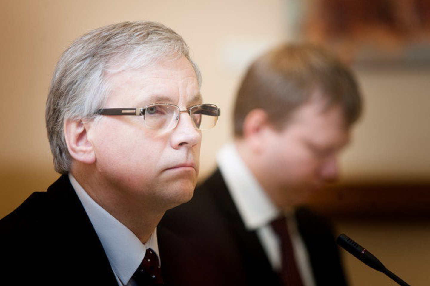 Kitąmet valstybės tarnautojų atlyginimai didės, tačiau galvoti apie prieškrizinį lygį anksti, teigia R. Šadžius.