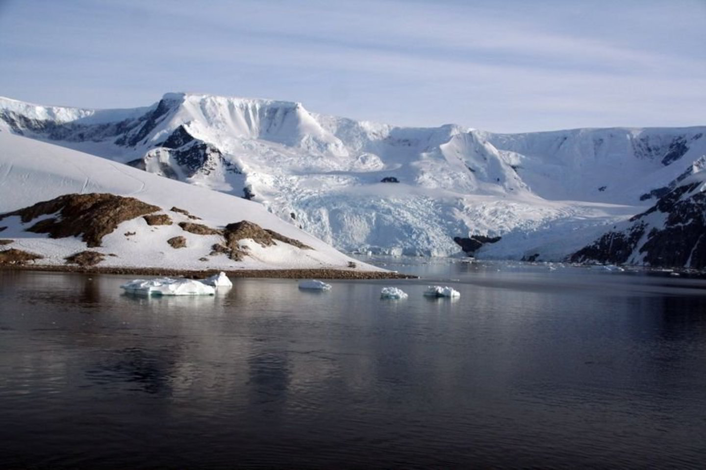Dėl klimato kaitos daugėja ledo Antarktidos jūroje.