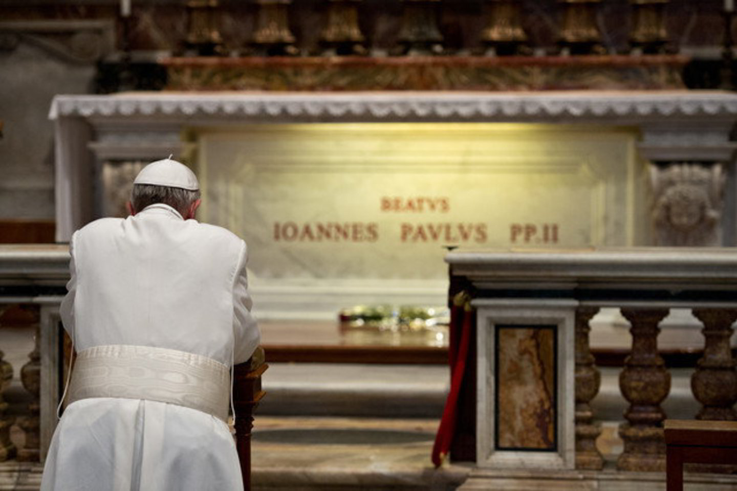 Popiežius Pranciškus aplankė Jono Pauliaus II kapą.