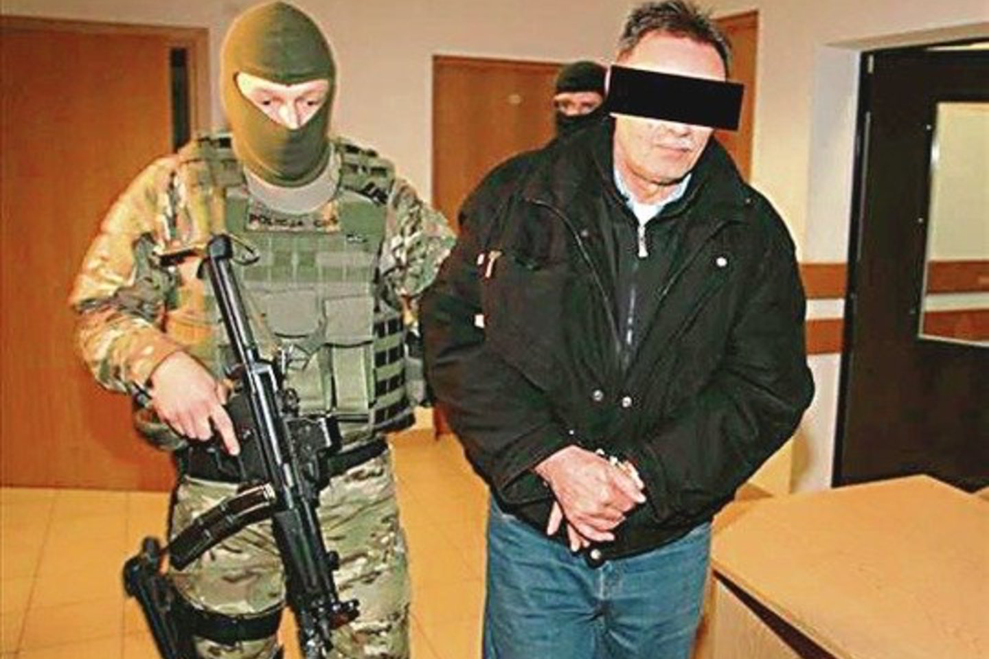 Chimeros vilą perimti siekęs P. Brodowskis iki šiol išsisukdavo nuo teisėsaugos jam metamų kaltinimų.