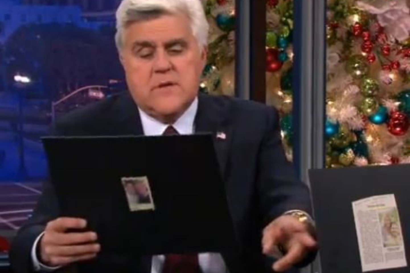 JAV televizijos vakaro pokalbių laidų vedėjas veteranas Jay Leno baigia 22 metus trukusią karjerą savo populiarioje laidoje „Tonight Show“