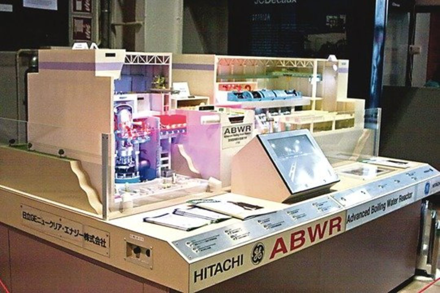 Tęsiant bendradarbiavimą su Japonijos bendrove „Hitachi” pirminis projektas turėtų būti smarkiai pakoreguotas.