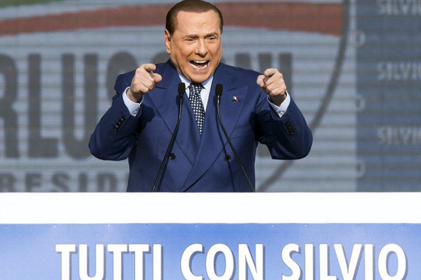 Penktadienį paskelbta AWG viešosios nuomonės apklausa rodo, kad S. Berlusconi blokas laimėtų 31,4 proc. balsų.