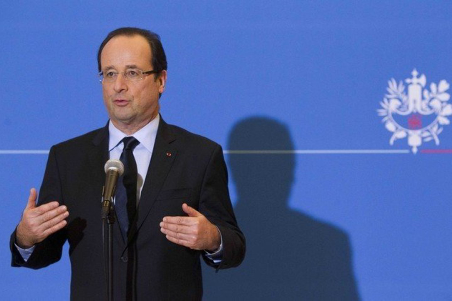 Prancūzijos prezidentas F. Hollande (nuotraukoje) tvirtino nieko nežinojęs apie J. J. Augiero „asmeninę veiklą“.