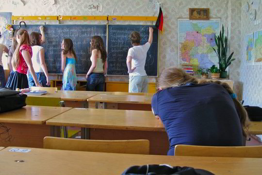 12 metų patyčias mokykloje kentusi moteris negali atleisti ir savo tėvams