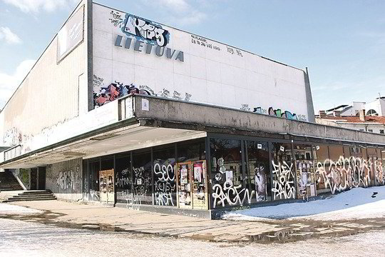 Kino gerbėjai Vilniuje iškrėtė šunybę