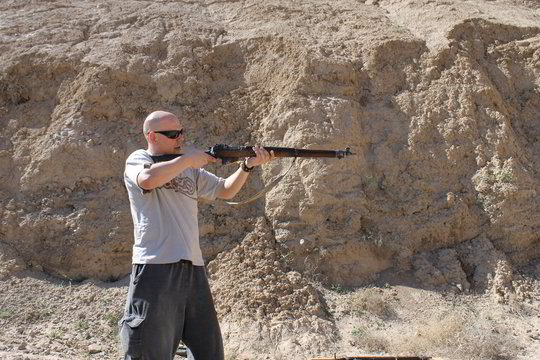 „G & G Sindikato“ reperiai Afganistane ir koncertavo, ir šaudė