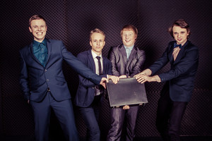 Grupė „Skyders“ naujame albume ir vaizdo klipe užsipuolė kapitalizmą (video)