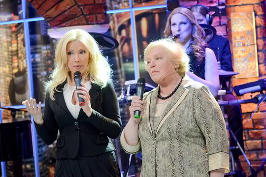 G. Karaliūnaitė įkalbėjo drauge uždainuoti ir žolininkę mamą