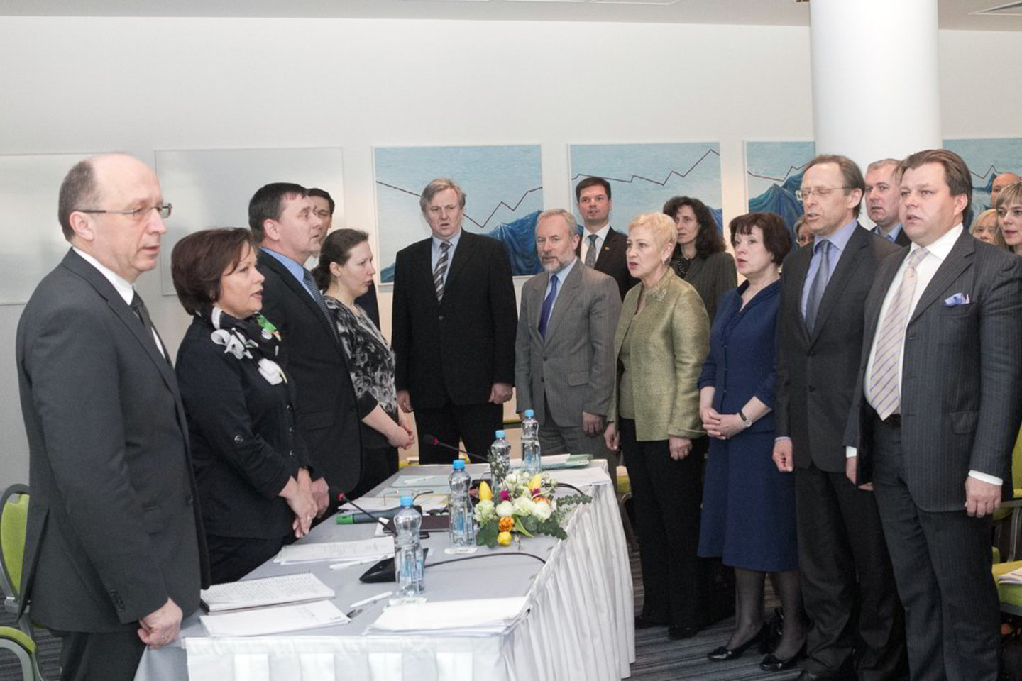 Opozicinės Tėvynės sąjungos - Lietuvos krikščionių demokratų (TS - LKD) taryba aptaria partijos pirmininko rinkimų rezultatus, artėjantį partijos suvažiavimą, jame numatomus priimti dokumentus.