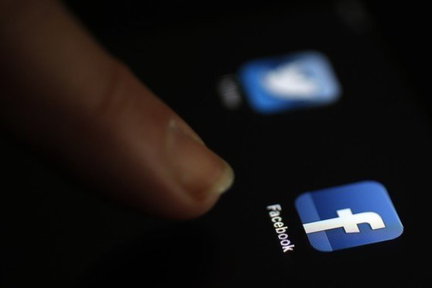 60 proc. pakilo ir „Facebook“ išlaidos.