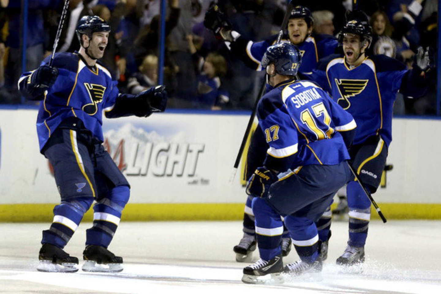 „St. Louis Blues“ ledo ritulininkai pirmauja serijoje 2:0.