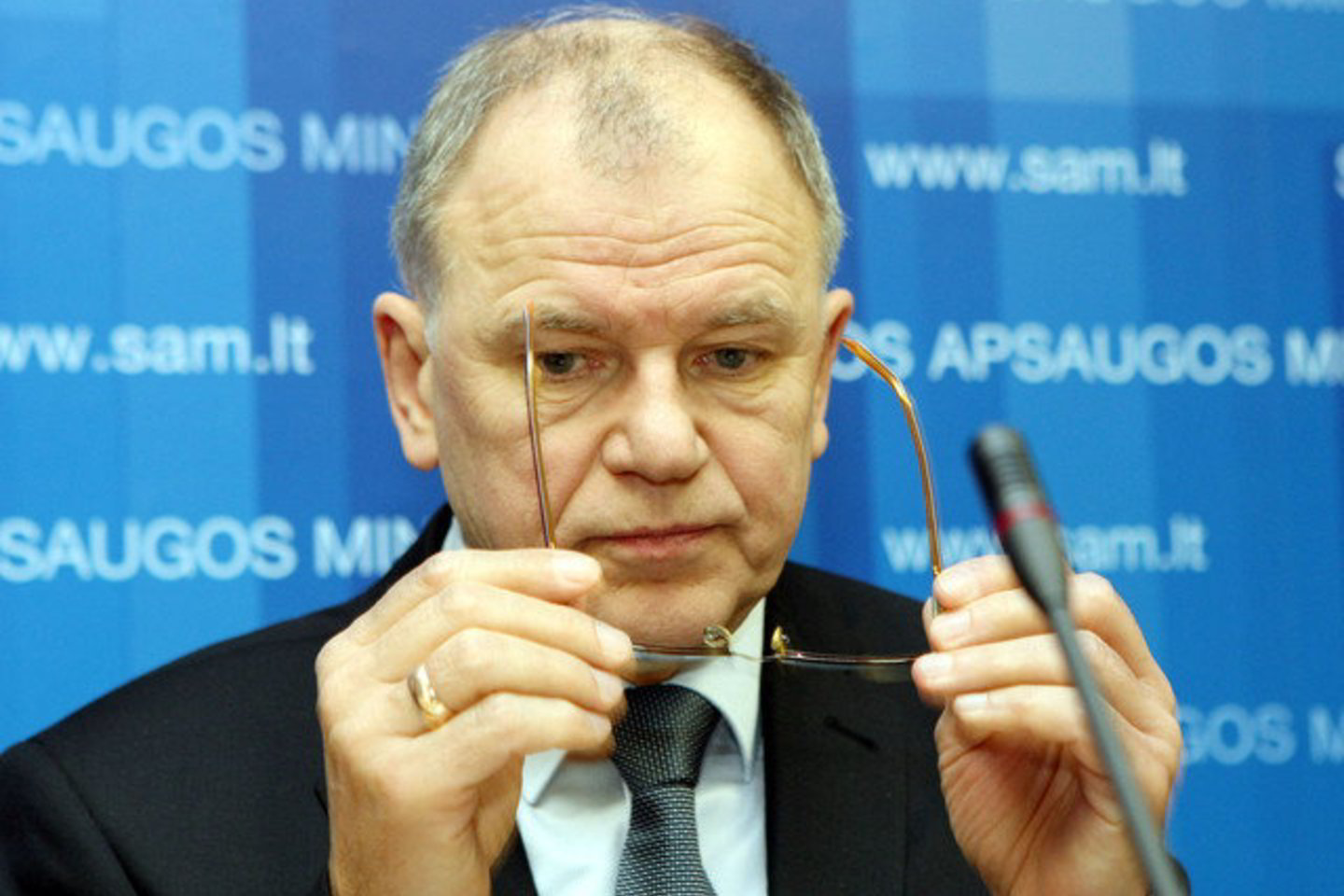 "Matome pavojaus signalą - sveikatos paslaugų prieinamumo netolygumas yra per didelis", - sakė susitikime sveikatos apsaugos ministras.