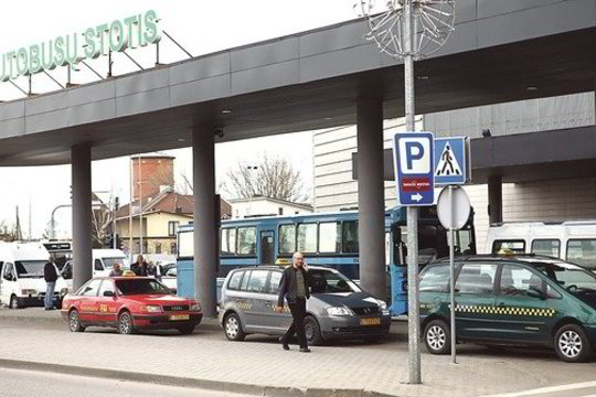 Peiliu ginkluotas žudikas sėja baimę tarp taksistų