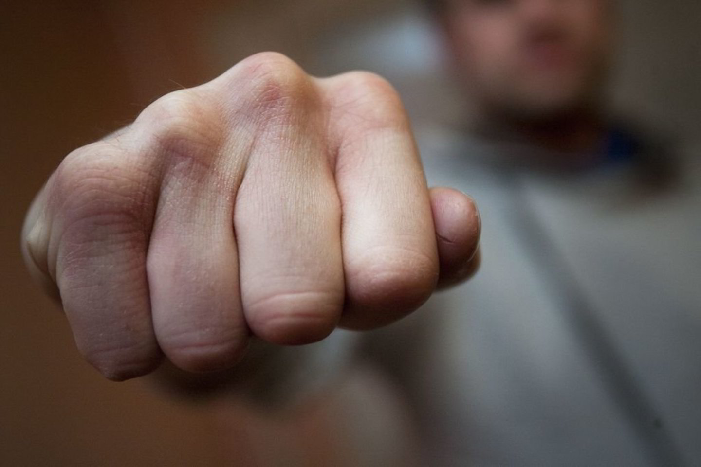Įsisiautėjęs radviliškietis iš pradžių iškoneveikė 96 metų motiną, o po to ėmė mušti garbaus amžiaus senolę.