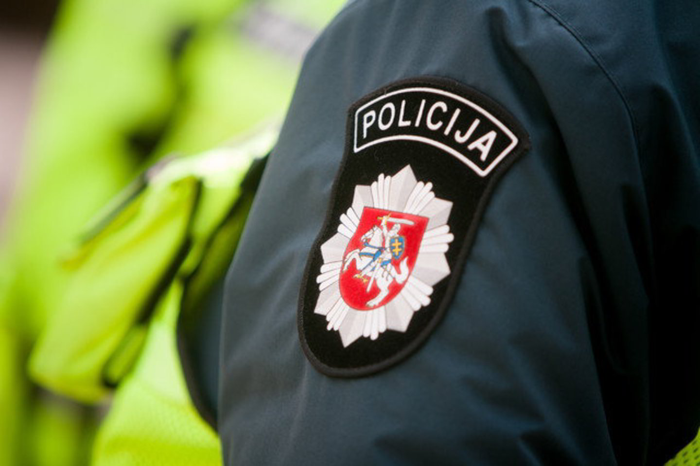 Įvykio vietoje dirba pareigūnai.