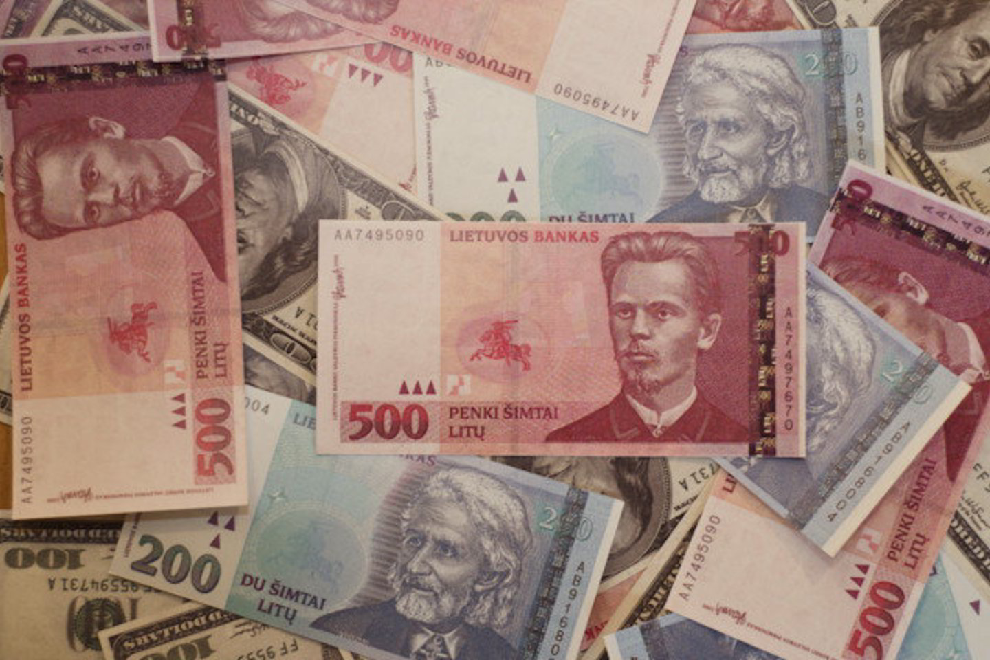 Atrodo, jog nusikaltėlius domino tik grynieji pinigai - pirminiais duomenimis, daugiau jie nieko iš namų neišnešė.