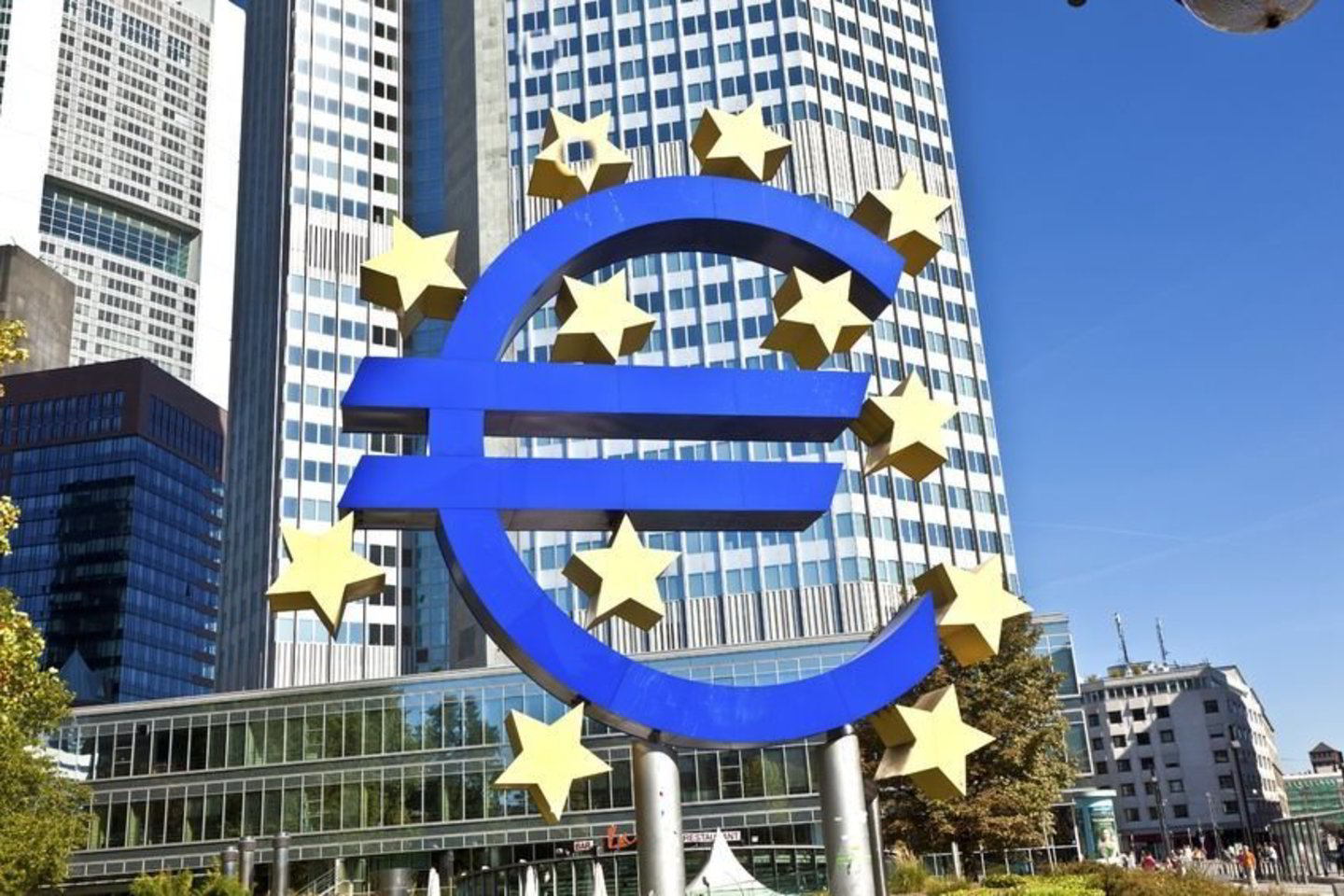 ECB svarsto galimybę steigti blogąjį banką.
