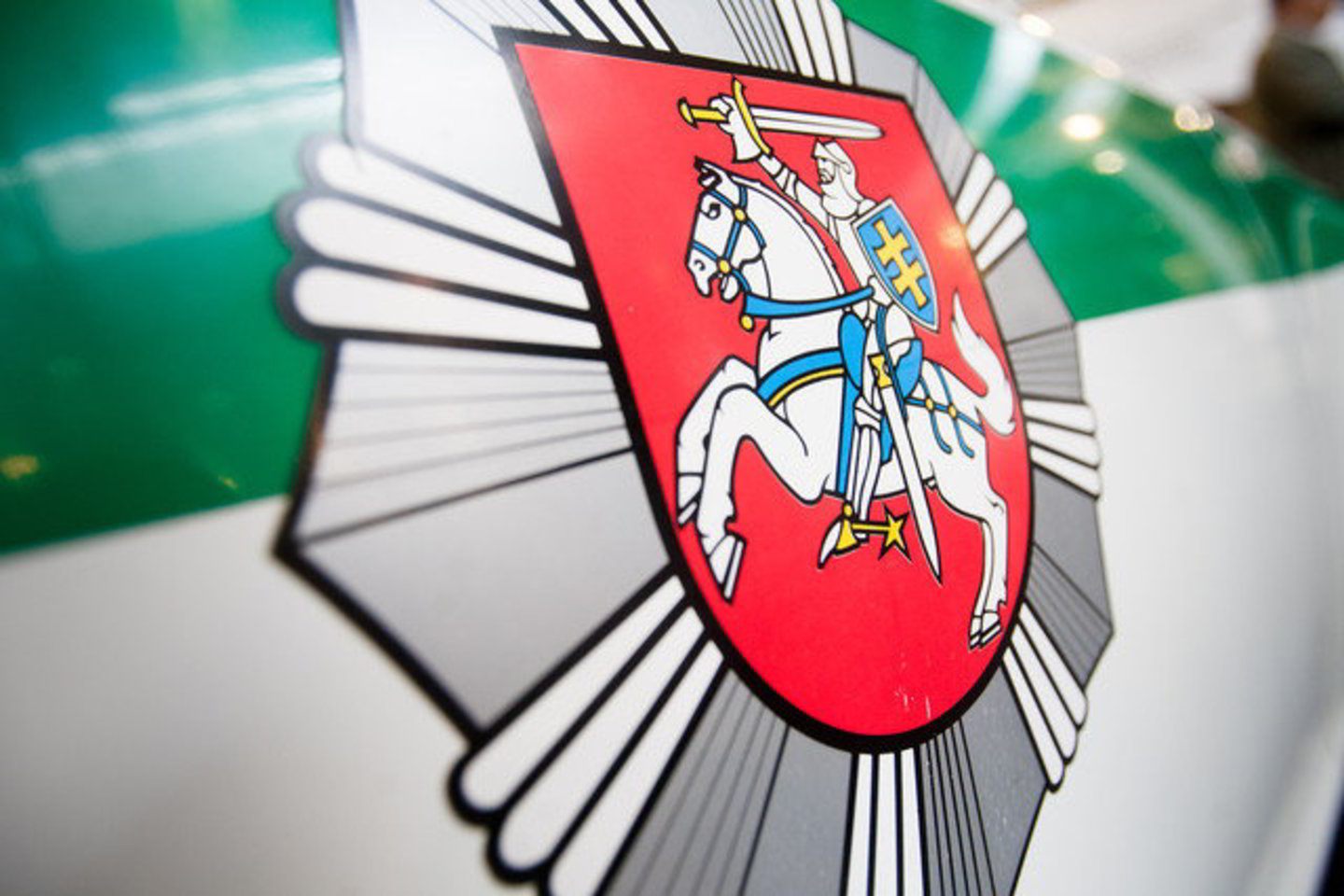 Pastebėjusių neblaivius vairuotojus prašoma nedelsiant pranešti policijai.