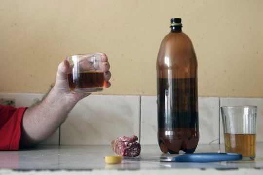 Alkoholinės psichozės ištiktą vaikiną sugėrovai tramdė smūgiais ir dūriais