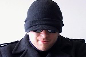 Jaunos medikės žudikas mėgaujasi laisve ir internete verbuoja kitas merginas