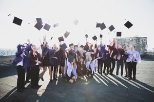 Paskutinis skambutis: abiturientai kinkė ir arklius, traktorius ir visureigius