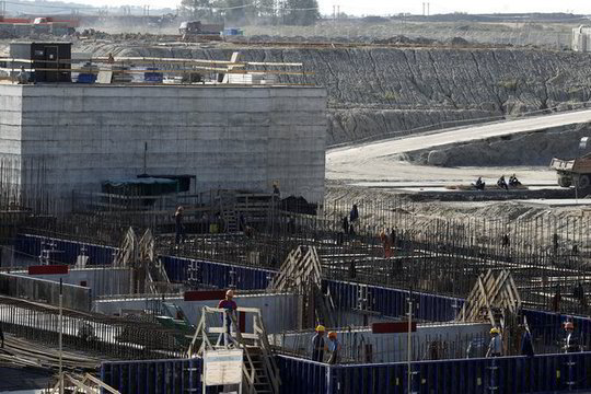 Keičiant Baltijos atominės elektrinės reaktorius, statybos sustotų dvejiems metams