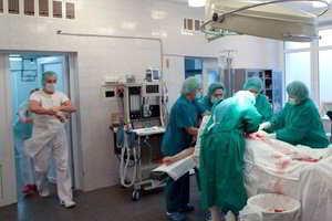 Kaune susimušė chirurgai, vienam nuskeltas dantis