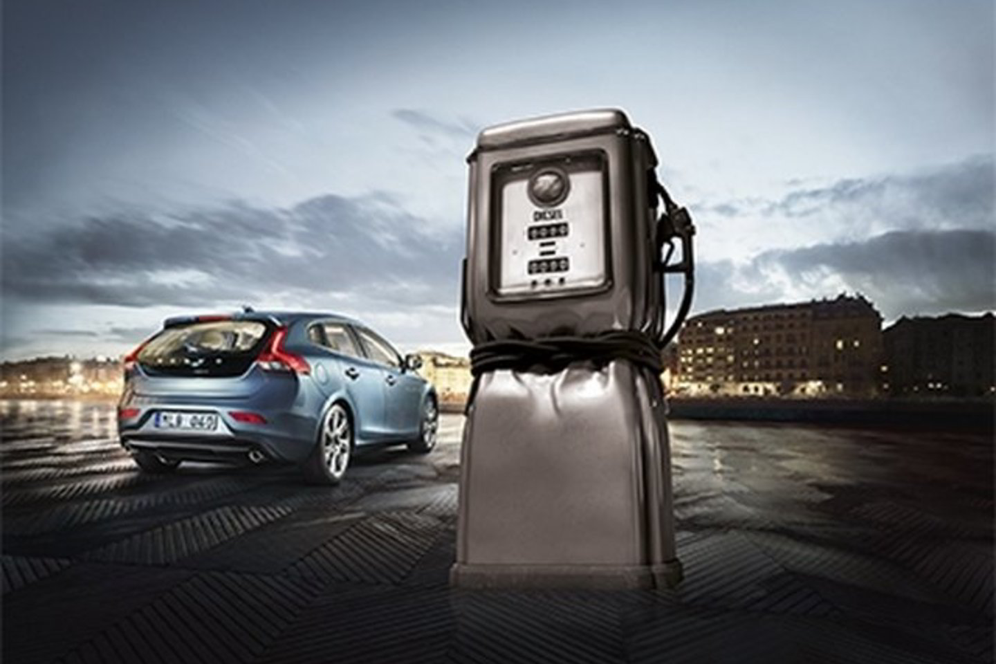 „The Drivers' Fuel Challenge“ ekonomiško vairavimo varžybose geriausiam jau spalį atiteks naujas „Volvo V40“ automobilis.