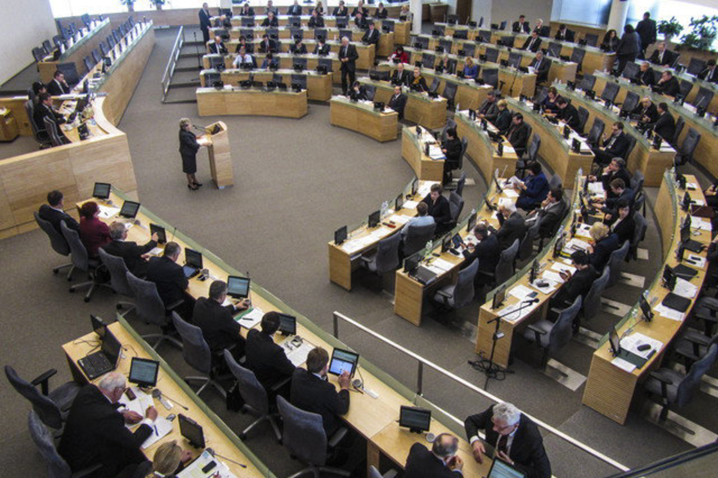 M. Bekešių Darbo partija siūlė skirti užsienio reikalų viceministru, tačiau socialdemokratų skirtas užsienio reikalų ministras L. Linkevičius pasirinko kitą kandidatūrą.