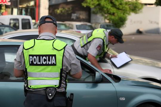 Kauno policininkui - antrankiai, jis įtariamas perdavęs slaptas žinias advokatei