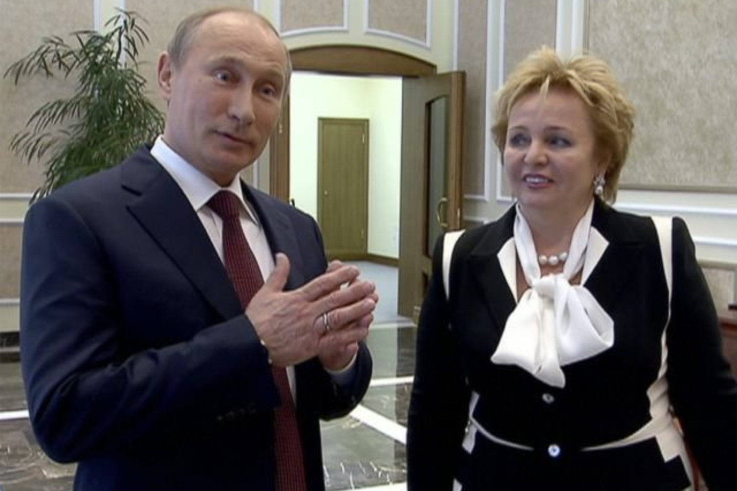 Žurnalistei įspūdžius iš baleto papasakojęs V. Putinas pokalbio pabaigoje atskleidė, kad jo santuoka su Liudmila žlugo.