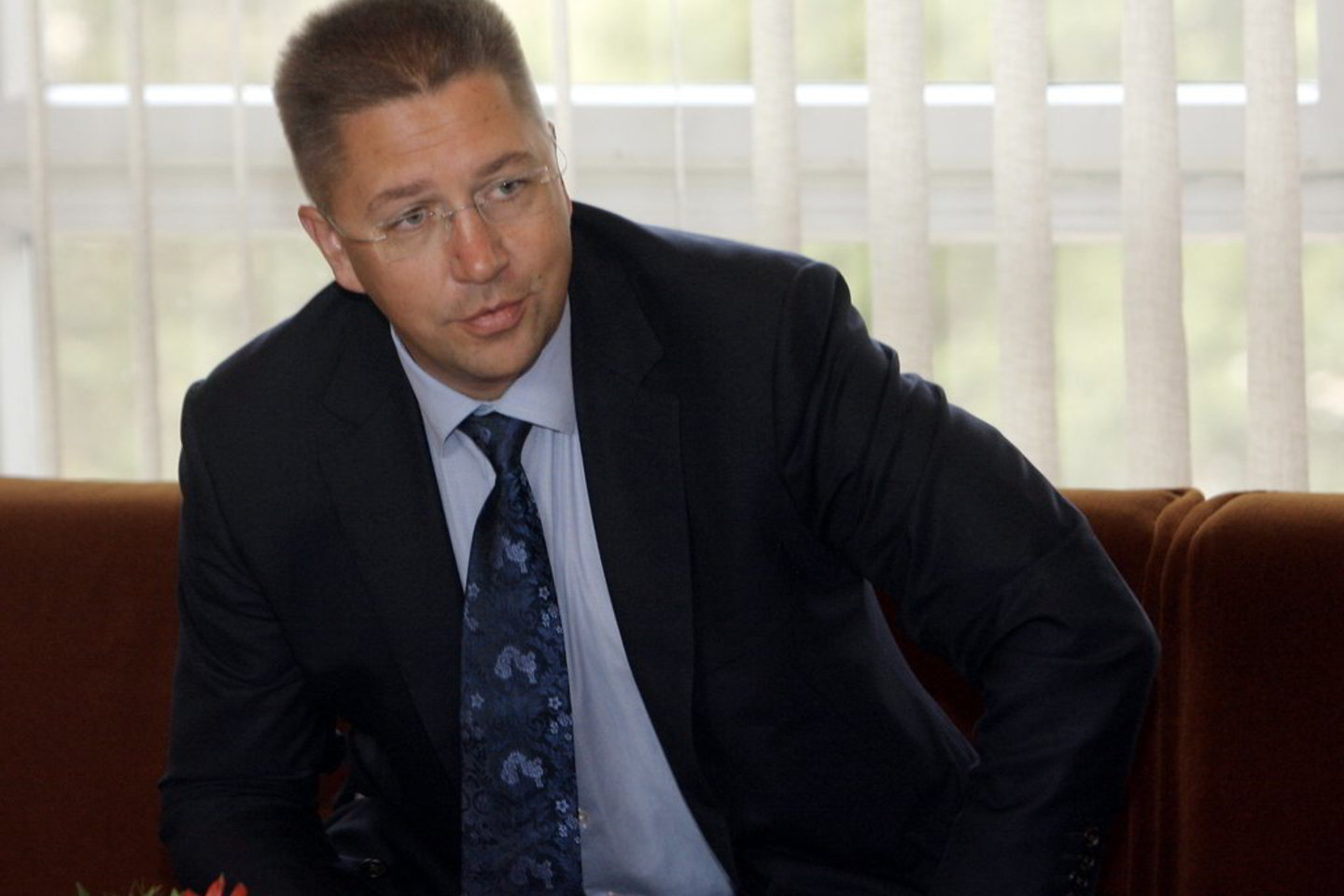 Anot A. Janukonio, paradoksas, kad pareigūnai, kurie valstybei būtų sutaupę 3 milijardus litų (tiek terminalas kainuos per 10 metų), sulaukia teismo nuosprendžio.