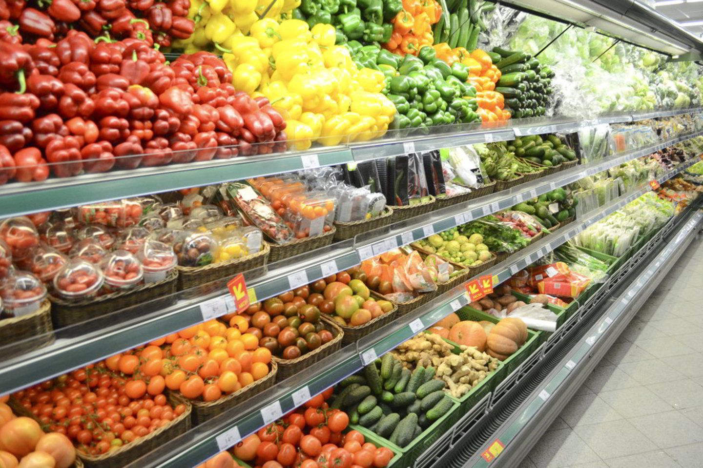 Seime siūloma grąžinti prieš kelerius metus taikytas pridėtinės vertės mokesčio (PVM) lengvatas svarbiausiems maisto produktams - mėsai, daržovėms ir vaisiams.