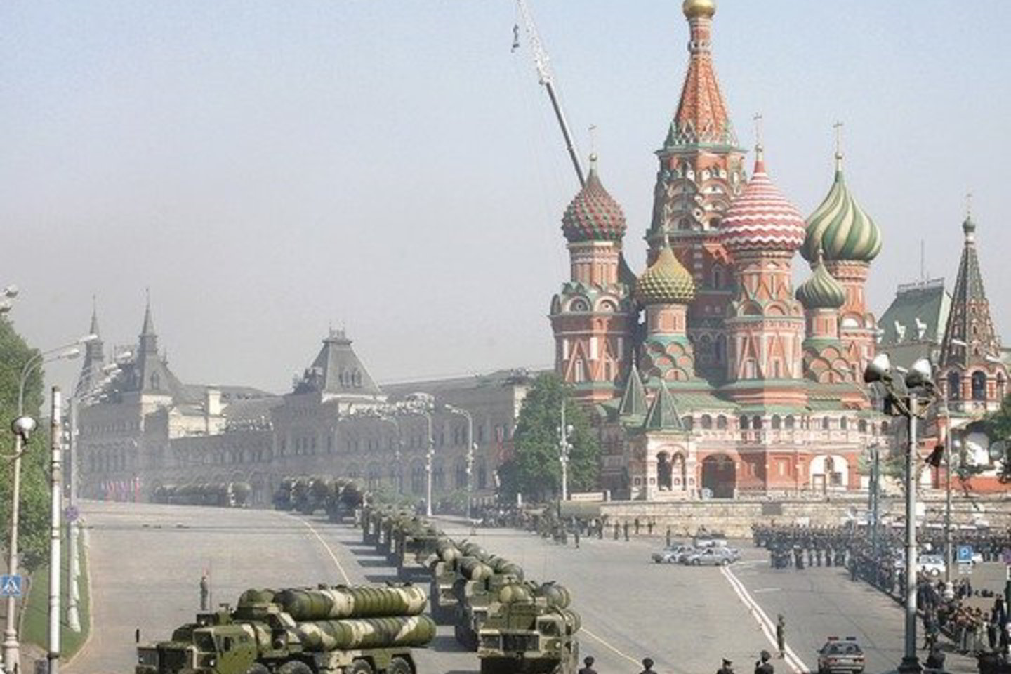 Kalbėdama apie raketų sistemų S-300 siuntimą į karo plėšomą Siriją Rusija išbando santykius su Vakarais.